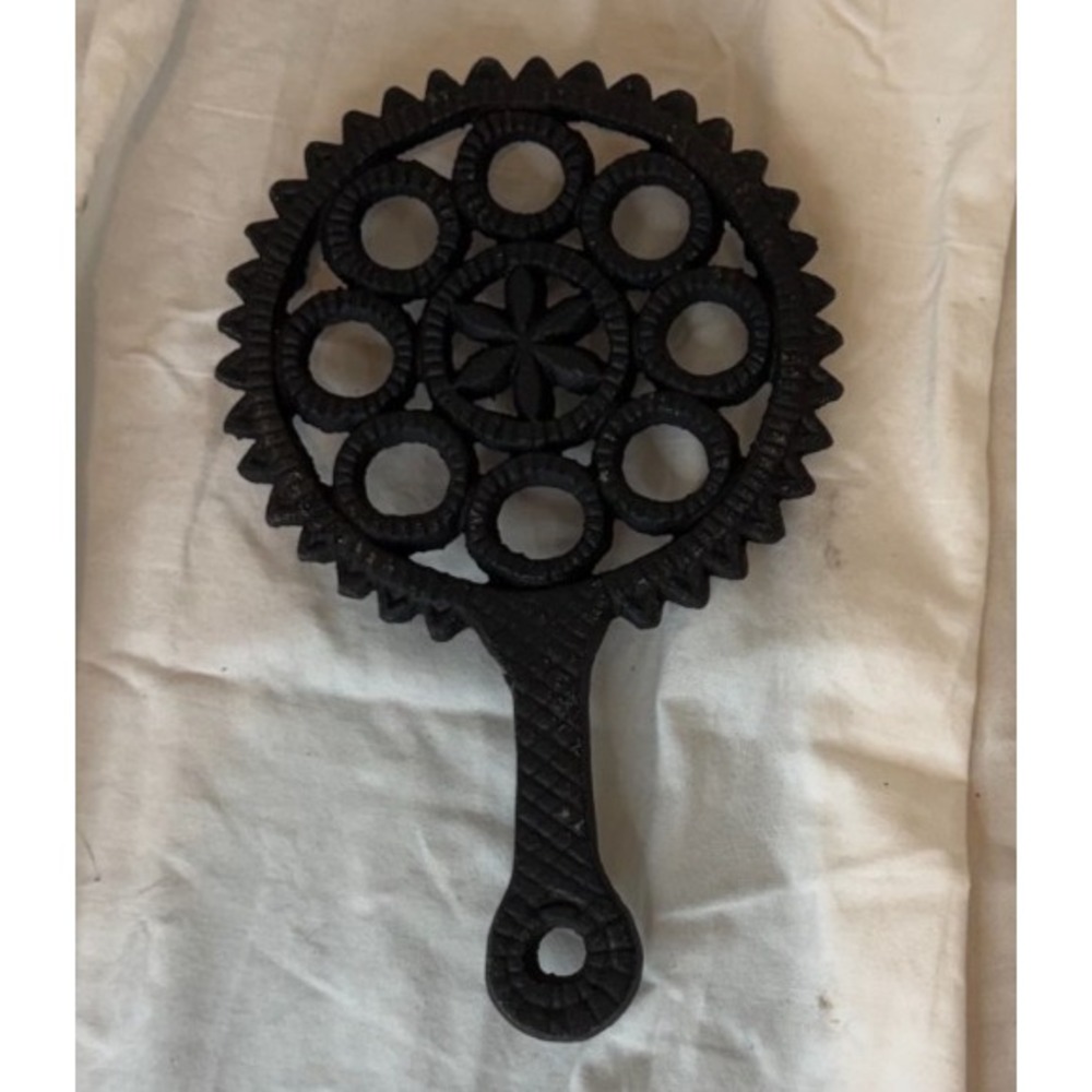 Vintage Cast Iron Trivet Round Sawtooth Edge Star Center Black Metal Pot Holder